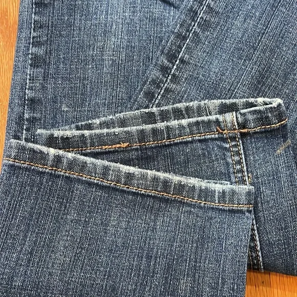 Refuge Blue Jeans NWT Style The Sweet Skinny Size 9 98% cotton 2% spandex - Picture 13 of 13